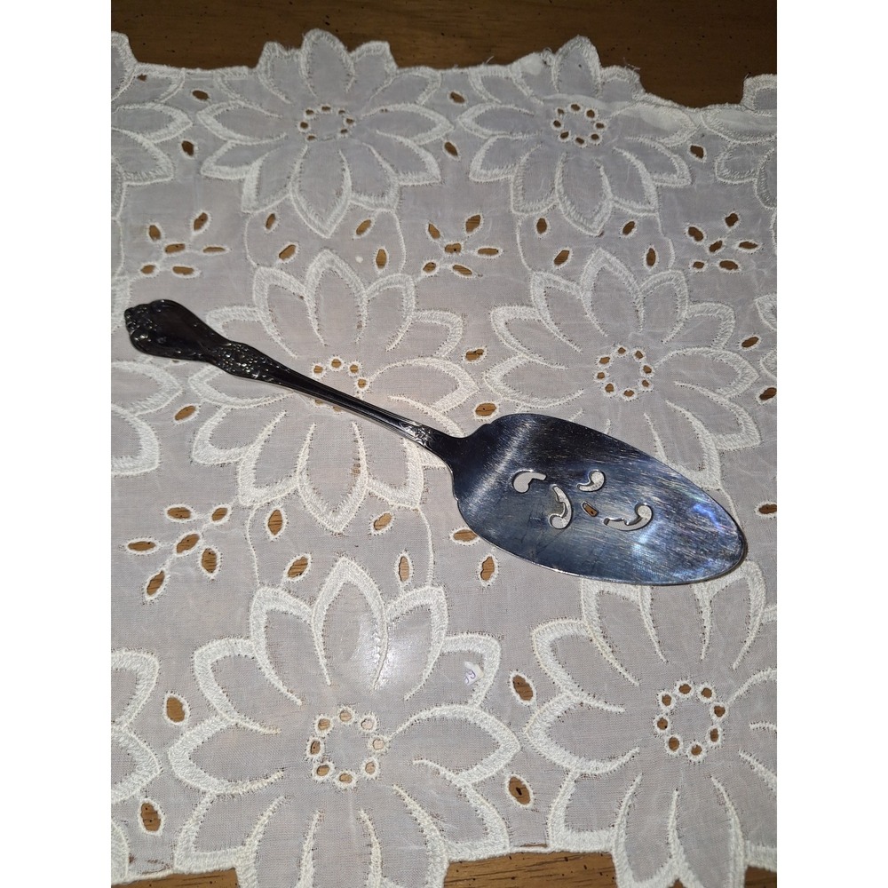 International Oneida Royal Danish Stainless‎ Pierced Tomato Server Flatware